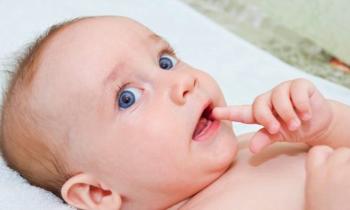 Είναι φυσιολογικό να γεννηθεί ένα μωρό με δόντια;