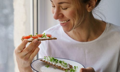 8 τροφές που καλό είναι να τρώτε περισσότερο μετά τα 40, σύμφωνα με διαιτολόγους