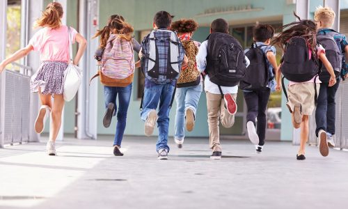 Η γλυκόπικρη ομορφιά της τελευταίας πρώτης μέρας στο δημοτικό