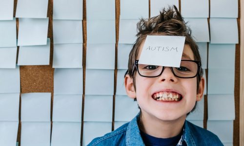 Τι πρέπει να ξέρετε σχετικά με τη σύνδεση ανάμεσα στον αυτισμό και την ιδεοψυχαναγκαστική διαταραχή