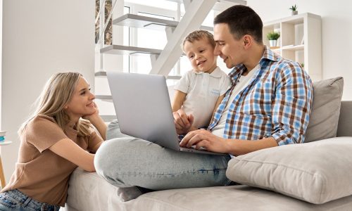 Ο γιος μου ακούει τον μπαμπά του αλλά όχι εμένα κι ο λόγος είναι απλός