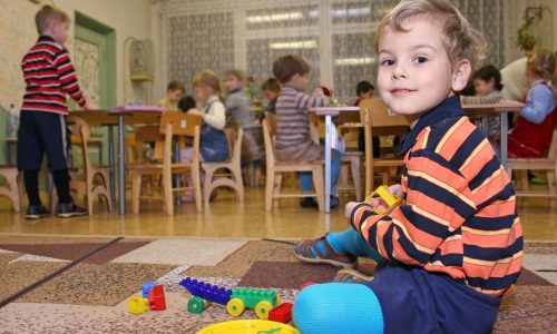Βρεφονηπιακοί και παιδικοί σταθμοί: Αύξηση των εισοδηματικών ορίων για πολύτεκνες οικογένειες