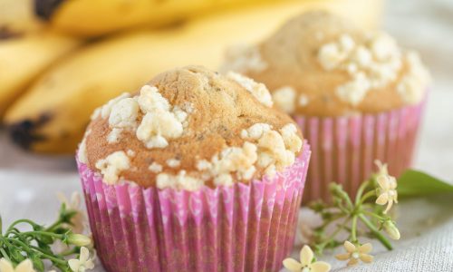 Muffins με μπανάνα και crumble: Το πιο νόστιμο κολατσιό για το σχολείο