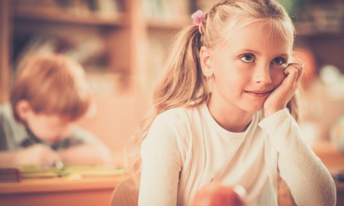 Γιατί τα παιδιά βαριούνται στο σχολείο; Τι μπορείτε να κάνετε