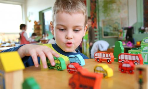 Πότε είναι η κατάλληλη στιγμή για να ξεκινήσει ένα παιδί το σχολείο;