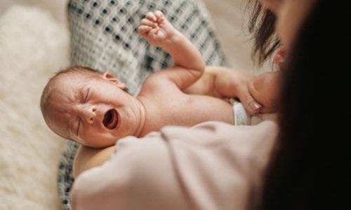 Τι είναι το Σύνδρομο Ανατάραξης Μωρού και τι προκαλεί στο παιδί;