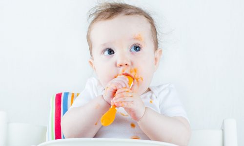 Πότε να εισάγετε αυγό, φυστικοβούτυρο και άλλα κοινά αλλεργιογόνα τρόφιμα σε ένα μωρό