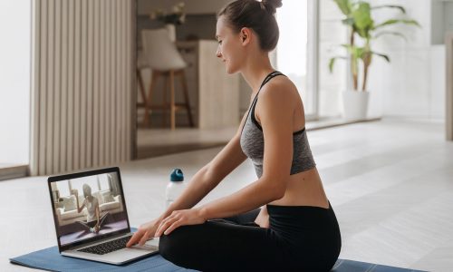 6 εύκολοι τρόποι να προσθέσετε την άσκηση στη ζωή σας αμέσως μετά τη γέννα