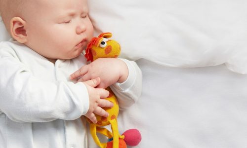 Γιατί τα μωρά δεν πρέπει να κοιμούνται σε μαξιλάρι;