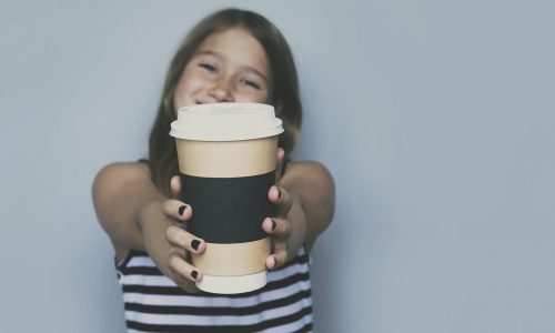 Οι  επιπτώσεις της καφεΐνης στα παιδιά: Οδηγός για γονείς