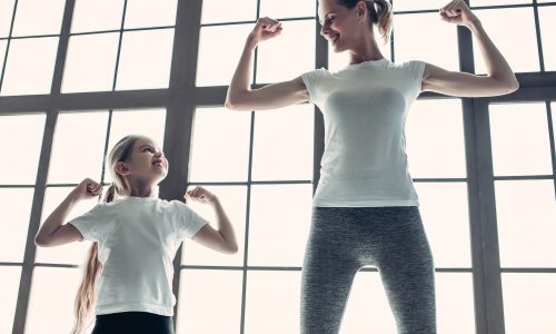 Η σχολική χρονιά ξεκινά δυναμικά: Fitness συνήθειες για μαμάδες και παιδιά