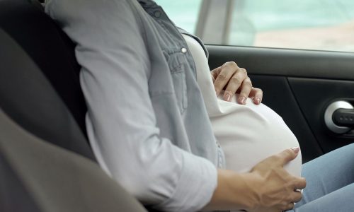 Συγκινητικό βίντεο: Η ΕΛ.ΑΣ. βοήθησε μια μαμά που γεννούσε να φτάσει έγκαιρα στο μαιευτήριο