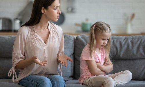 5 φράσεις που λέμε στα παιδιά μας και τα τραυματίζουμε ψυχικά