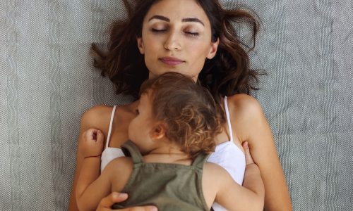 Έχετε νιώσει ποτέ ότι δεν αντέχετε άλλο τις αγκαλιές και τα χάδια;