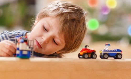 Πώς να μεγαλώσετε ένα εσωστρεφές παιδί με αυτοπεποίθηση