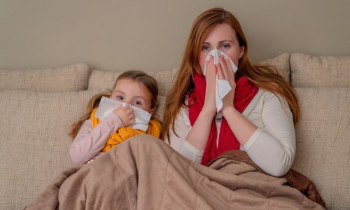 Παιδιά και ιώσεις: Οι στρατηγικές πρόληψης που προτείνουν οι ειδικοί