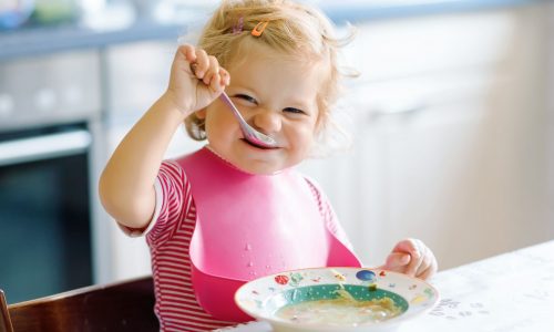 13 tips για να κάνετε τα παιδιά σας να δοκιμάσουν νέες τροφές