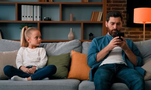 Πώς η προσοχή μας διαμορφώνει την αυτοεκτίμηση του παιδιού