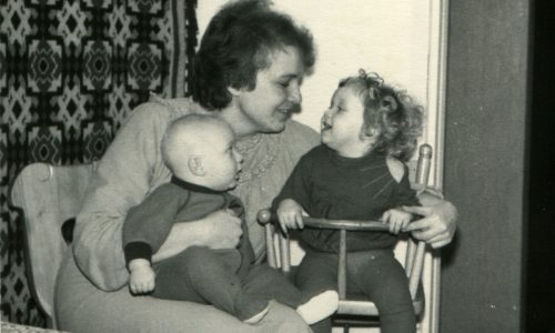 Οι φράσεις που μεγάλωσαν γενιές Ελλήνων παιδιών (και συνεχίζουν…)