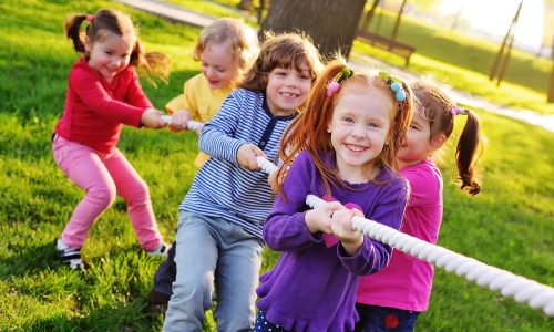 Ένα στα τρία παιδιά δεν παίζει έξω μετά το σχολείο, σύμφωνα με μελέτη