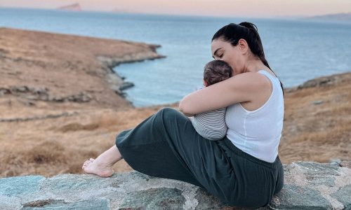 Ευρυδίκη Βαλαβάνη: Η selfie με τον σύζυγό της και τον γιο τους στο ασανσέρ
