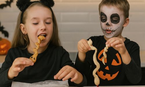 Halloween σνακ: Κριτσίνια σαν φιδάκια