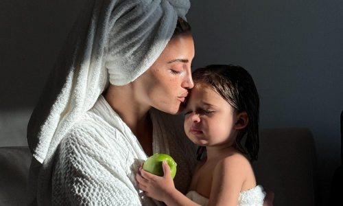 Η viral στιγμή της Ιωάννας Τούνη με τον Πάρη στο κομμωτήριο