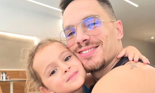 Λευτέρης Πετρούνιας: «Μαντέψτε σε ποιον από τους δύο λείπει δόντι» - Η αστεία ανάρτηση με την Σοφία