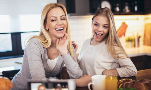 Αν είμαι φίλη με τα παιδιά μου; Ναι και όχι