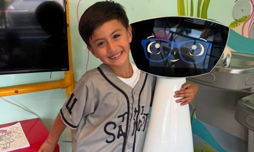 Ρομπότ - κοριτσάκι γίνεται η καλύτερη συντροφιά των παιδιών σε νοσοκομεία