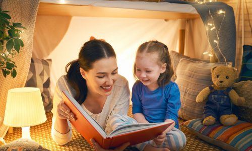 8 βραδινές συνήθειες που κάνουν τα παιδιά σας ακόμα πιο έξυπνα