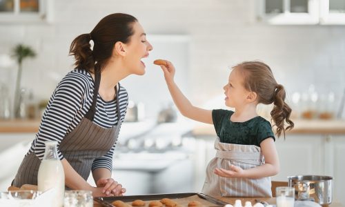 Μαγειρική με παιδιά: 5 λόγοι που είναι η πιο όμορφη οικογενειακή δραστηριότητα
