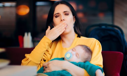 5 πρακτικές λύσεις για να αντιμετωπίσεις την κούραση της μητρότητας