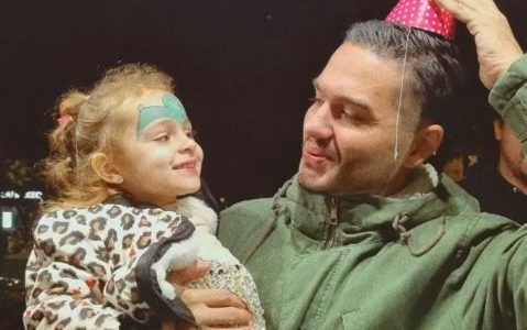 Ο Χρήστος Μάστορας τραγουδά την «Αστερομάτα» με τη βαφτιστήρα του, Σοφία – Το σχόλιο της Κλαυδίας