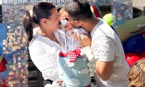 Λάουρα Νάργες - Χρήστος Σαντικάι: Ο γιος τους έγινε 3 ετών - Το ξεχωριστό πάρτι με θέμα τα αεροπλάνα