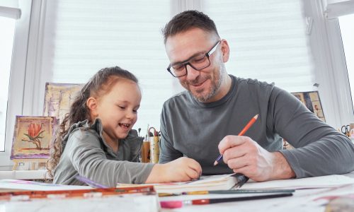 Μπαμπά, το σχολείο δεν είναι μόνο δουλειά της μαμάς