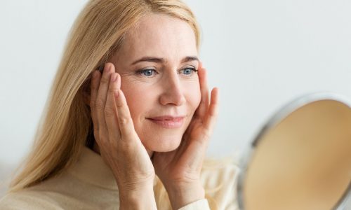 Διατηρήστε τη λάμψη της επιδερμίδας σας όσο μεγαλώνετε με αυτό το θρεπτικό συστατικό