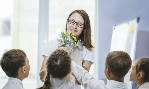 Πώς μπορούν οι εκπαιδευτικοί να καλλιεργήσουν την αυτοεκτίμηση στα παιδιά;