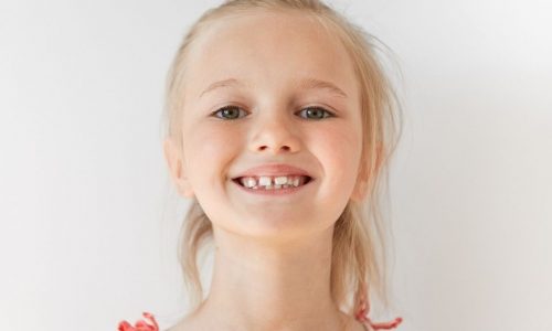 Back to School με χαμόγελο: Ξεκινώντας τη σχολική χρονιά με σωστές συνήθειες στοματικής υγιεινής