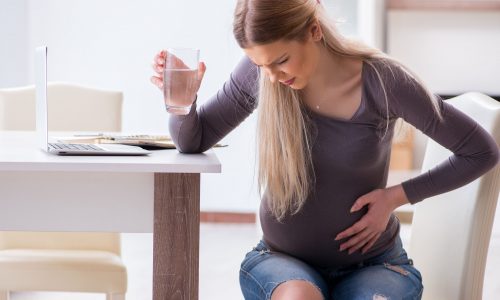 Είναι απλώς φυσιολογική έκκριση ή διαρροή αμνιακού υγρού; Πώς να το καταλάβετε