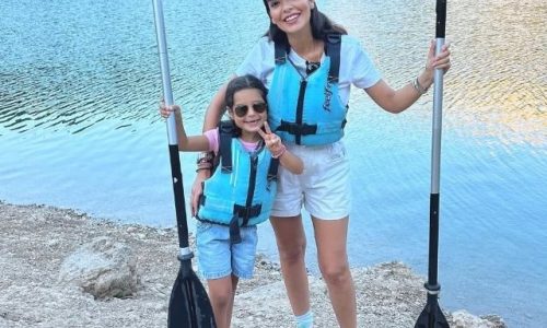 Η Νικολέττα Ράλλη και η κόρη της έκαναν κανό και έζησαν μια αξέχαστη εμπειρία στη φύση