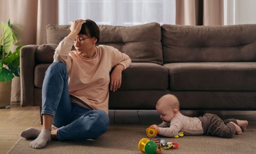 Τι είναι τα «baby blues» και πώς θα τα ξεπεράσετε;