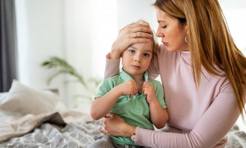 Γιατί τα παιδιά είναι πιο ευάλωτα στη μηνιγγίτιδα από τους ενήλικες;