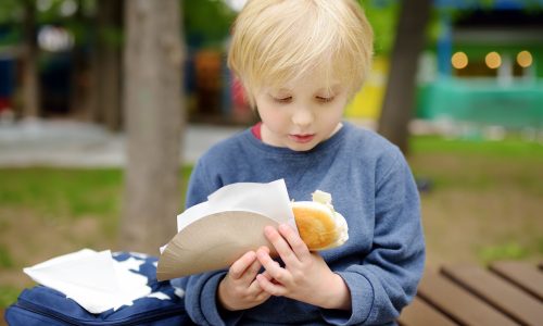 Αλλεργίες και σχολείο: Πώς εξασφαλίζουμε ένα περιβάλλον ασφάλειας και όχι άγχους για το παιδί;
