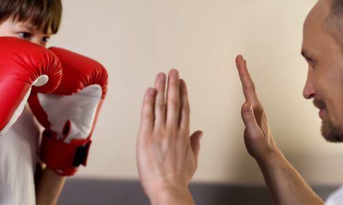 Tο παιδί σου χρειάζεται εσένα, όχι έναν ακόμη προπονητή