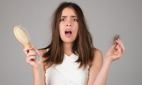 Εποχική τριχόπτωση και κύκλος περιόδου: Υπάρχει σύνδεση;