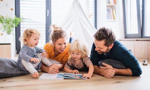 Γιατί οι παραδοσιακοί οικογενειακοί κανόνες «πεθαίνουν»; Η σύγχρονη γονεϊκότητα αλλάζει τα πάντα