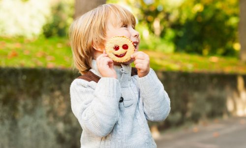 Υπάρχει «καλό» και «κακό» σνακ; Η αλήθεια για τα ενδιάμεσα γεύματα των παιδιών