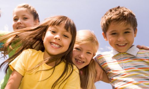 3 απλά κόλπα για να κάνετε το παιδί σας πιο κοινωνικό, σύμφωνα με ειδικό