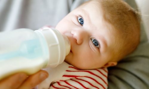 Πυλωρική στένωση νεογνών: Τι είναι, ποια τα συμπτώματα και πώς αντιμετωπίζεται